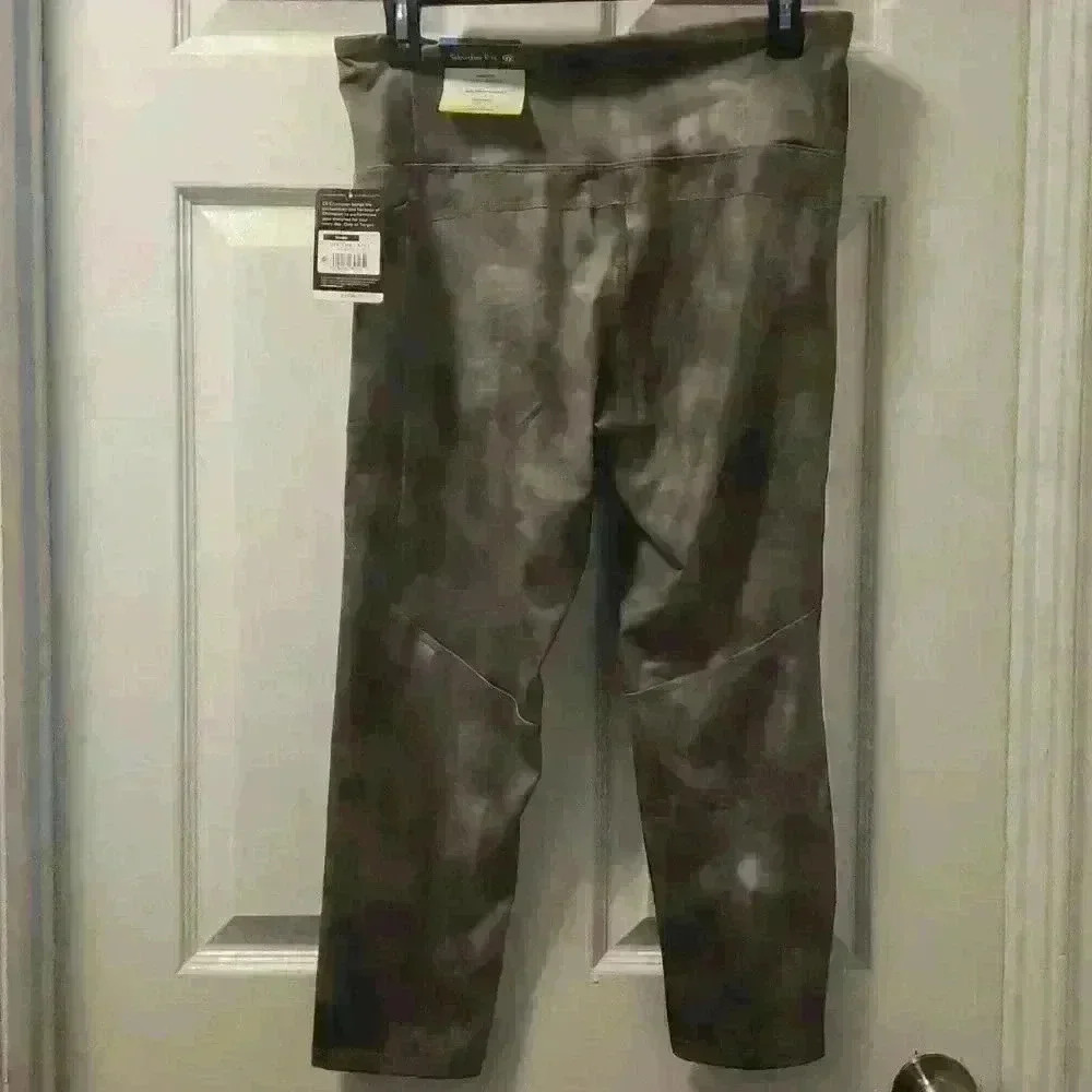Champion women's 20in Capri NWT yoga pants sz lg - Picture 2 of 4